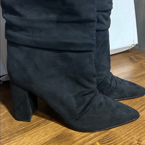 Marc Fisher Black Suede Heeled Boots new in box size 8.5 - Picture 4 of 8